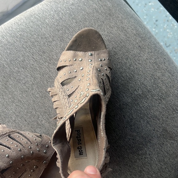 Fringe Wedges - Picture 4 of 4